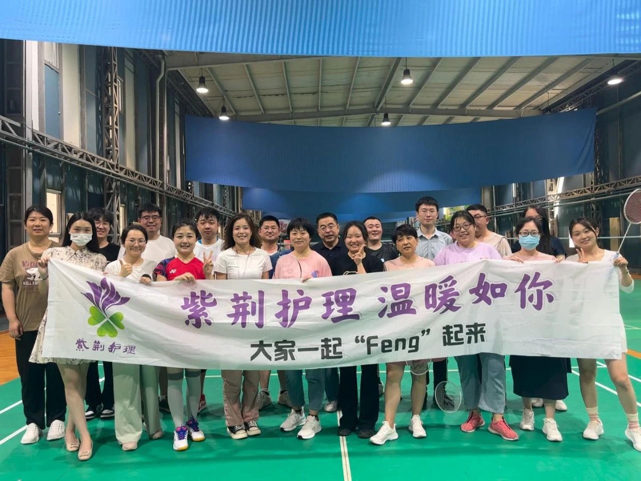 羽球飞扬，活力绽放